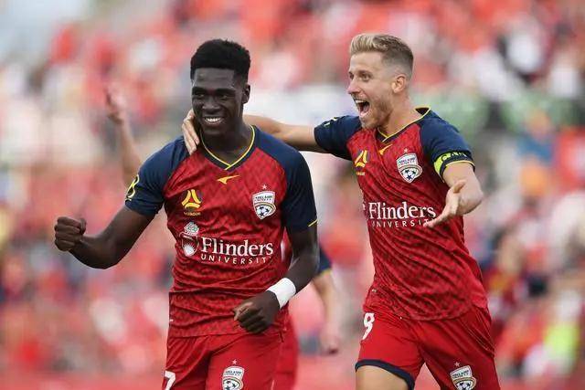 黄荣奇20分广东胜吉林 孙铭徽21分广厦负山西